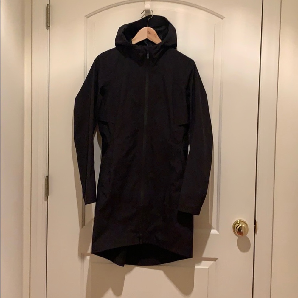 Lululemon Rain Rebel Parka in Black, size 6